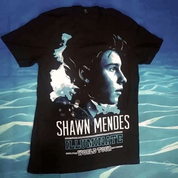 Medium Shawn Mendes Illuminate 2017 World Tour Merch Band Tee - Picture 3 of 3